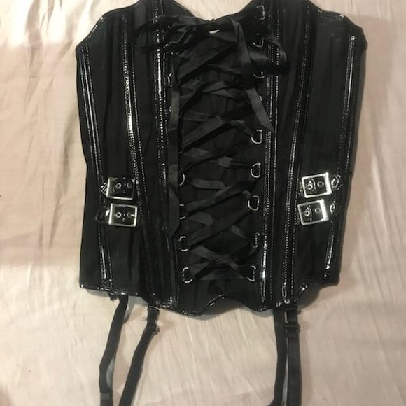 Corset - Picture 3 of 3